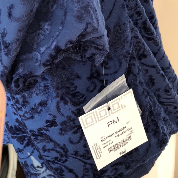 Liz Claiborne 3/4 Sleeve Split Neck Velvet Blouse - Picture 4 of 7